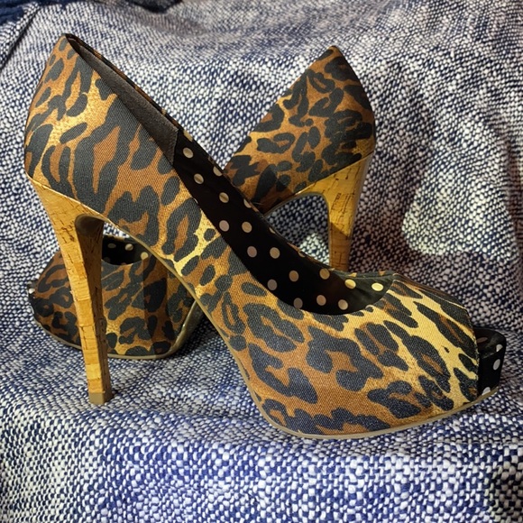 NWOT Guess Leopard Pumps - Picture 3 of 4
